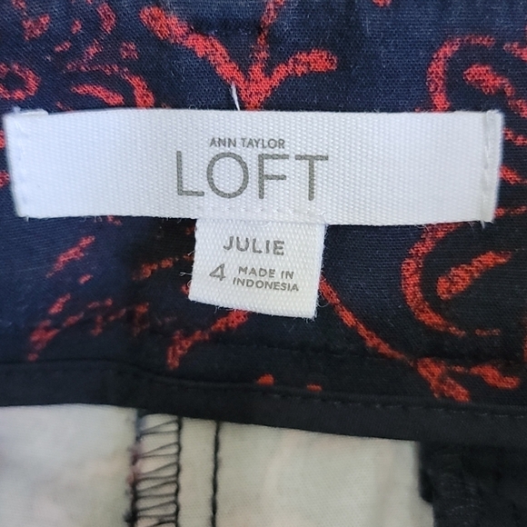 LOFT | Red & Navy Floral Julie Riviera Ankle Pants Size 4 - Picture 4 of 5